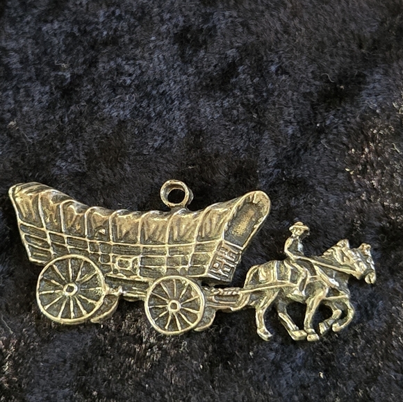 Vintage Sterling Silver Horse Drawn Covered Wagon Pendant Charm Signed - Picture 2 of 4